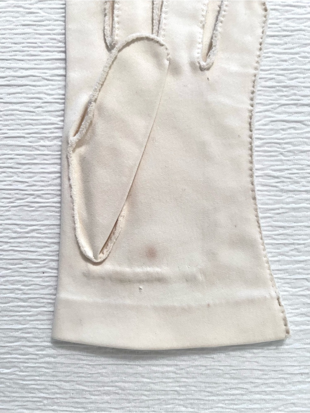 Women’s Elegant Vintage Off White Beaded Wedding Gloves - Picture 6 of 10